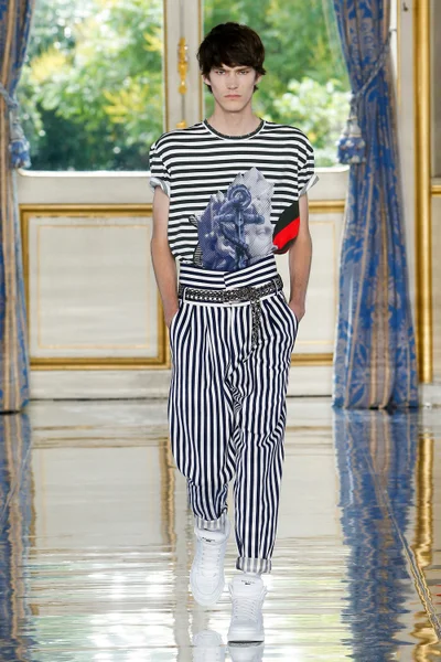 Look 1